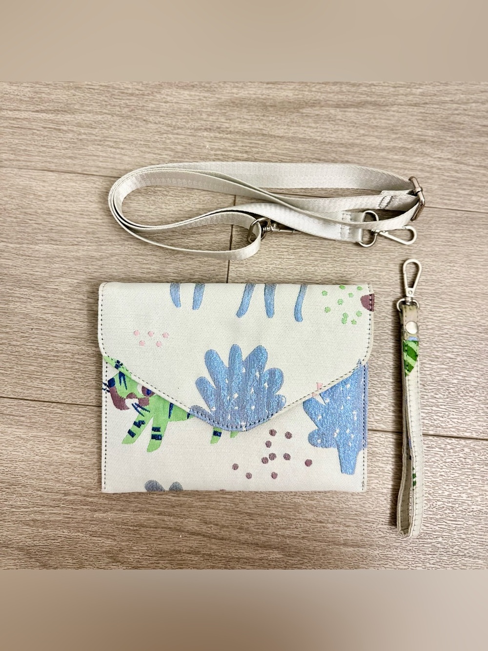Hvisk Evolve Jungle Envelope Crossbody Bag Wristlet Jacquard Canvas